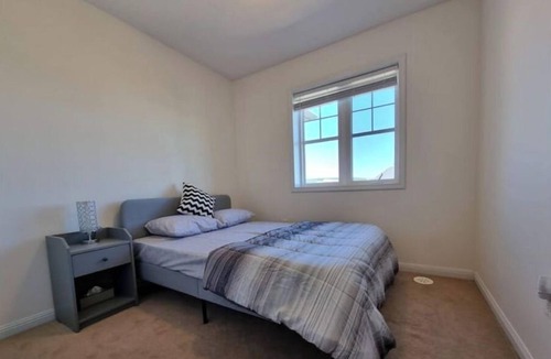 Milton House | Cheerful and Cozy 2 Bedroom 2 Bathroom Townhouse