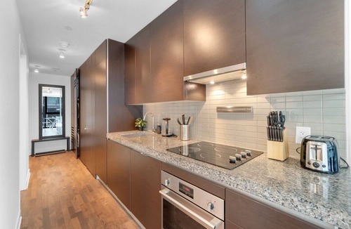 Wellington Place Hotel | Chic 1BR - Lively King West - Downtown