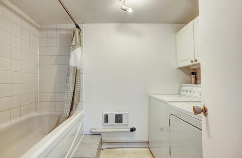 Pointe-Saint-Charles Apartment | Chic 1BR Minutes from Old Montreal