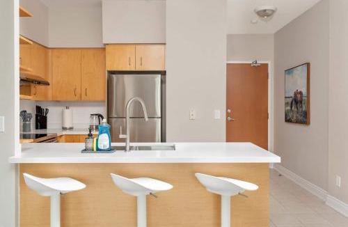 Fort York Apartment | Chic 1BR Patio Suite Scenic CN Tower View