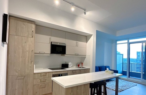 Unionville Apartment | Chic 2-bedroom apartment room, free parking in Downtown Markham