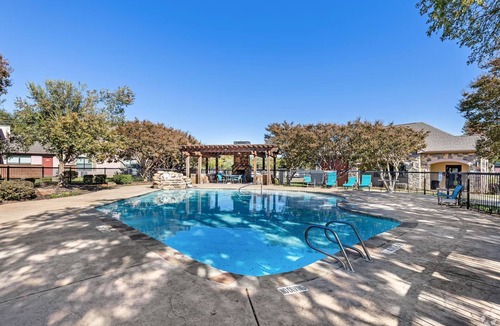 Addison Apartment | Chic 2-bedroom apartment with pool, fitness room in vibrant Addison