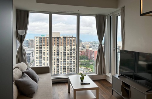 Downtown Montreal Condo | Chic Condo w/Skybridge to Bell Centre & Underground City Access