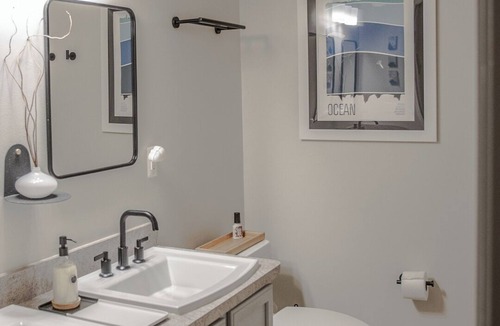 Old West Side Apartment | Chic Downtown Studio Loft - Jetted Tub, Walkable, Free Parking - STR26-1315