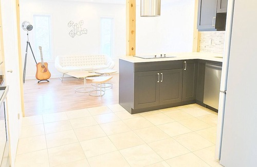 Whitchurch-Stouffville House | Chic Lakefront Summer Escape