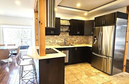 Whitchurch-Stouffville House | Chic Lakefront Summer Escape