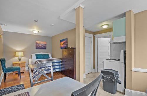 Waterford Valley Apartment | Chic Midstream Studio WiFi Parking