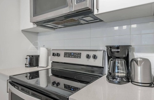 Cite Multimedia Apartment | Chic Modern Basilica Boutique - Square Victoria