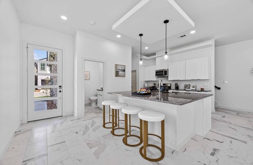 Houston House | Chic Modern Home, Office, Galleria & NRG