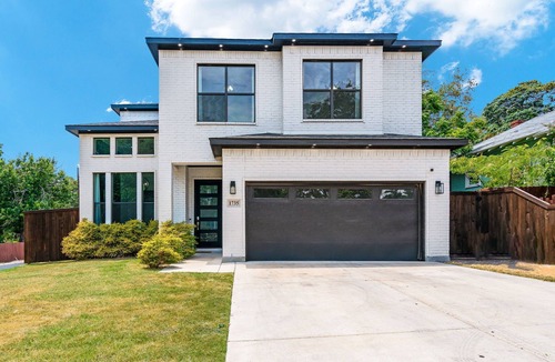 Cedar Crest House | Chic Modern New Build - Great For Large Families