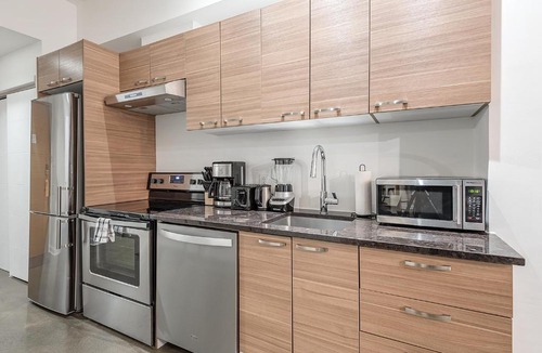 International District Apartment | Chic Old Montreal Retreat - Iconic Location