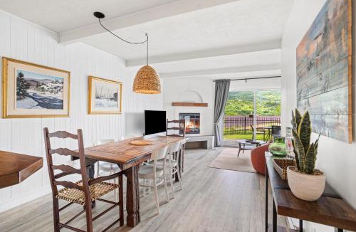 Mont-Tremblant House | Chic One-Bedroom Condo With Partial Lake View