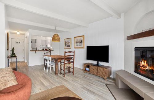 Mont-Tremblant House | Chic One-Bedroom Condo With Partial Lake View