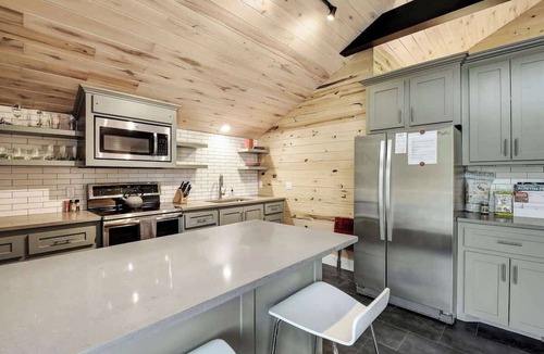 South River City House | Chic SoCo Studio | Balcony + Walkable Austin