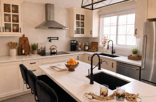 Newmarket House | Chic Spacious 3 BR Central Newmarket Home