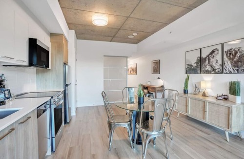 Sandy Hill Apartment | Chic Urban 1BR Apt with Skyline Views