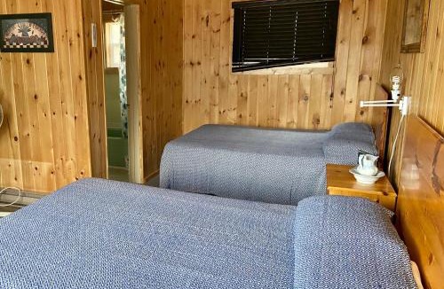 Algoma District Hotel | Chicken Shack Motel