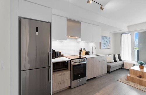 Garden District Hotel | City Center - Walkable 2BR - 5 min to Eaton Centre