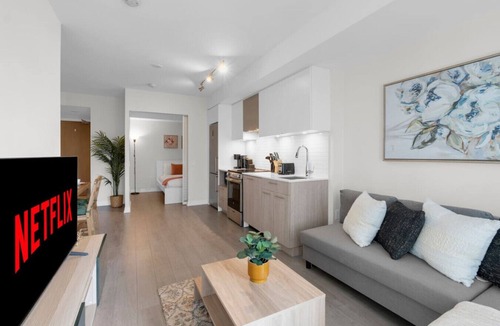 Garden District Hotel | City Center - Walkable 2BR - 5 min to Eaton Centre