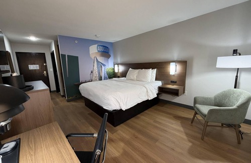 Dallas Hotel | Clarion Pointe Addison - Dallas North