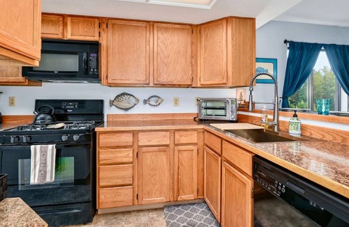 Kenai House | Classic AK Townhome 2BR/2BA