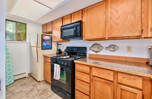 Kenai House | Classic AK Townhome 2BR/2BA