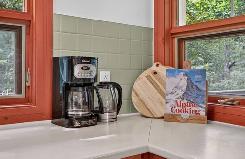Tremblant-Les-Eaux Villa | Classic Les Eaux Chalet w Sauna near the Mountains