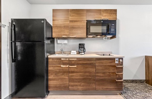 Jonesboro Hotel | Clean & Comfortable Room| Free On-Site Parking | Near Local Museums