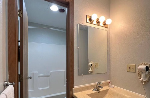 Nebraska City Hotel | Clean + Comfortable Room Near Local Dining, w/Free Parking