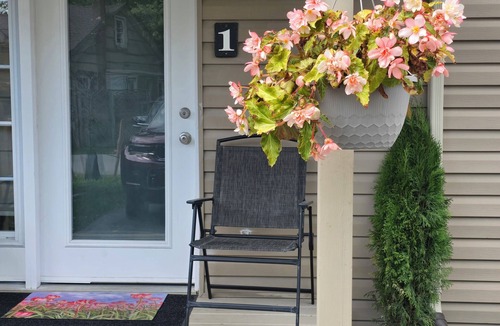 Merritton House | Clean Comfy 2 Bedroom Suite near Niagara Falls