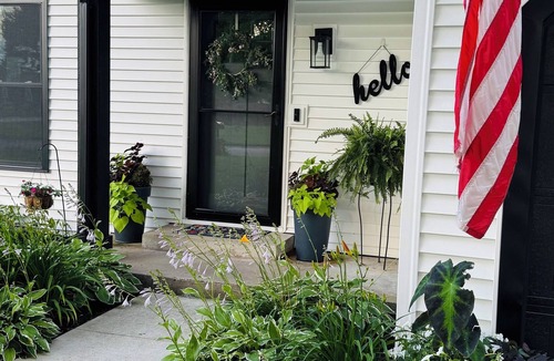 Granger House | Clean, Kid-Friendly, 12 Min. From Notre Dame