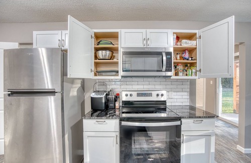 Voth House | Click Now 20% Off Spindletop House 4 bedroom 3 bath & Gameroom! 🎩🎲💰🏦💸