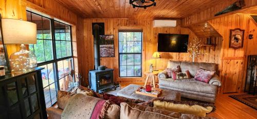 Boswell House | Cliffside at Piney Falls - Creek Access - Sweeping Views