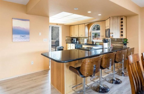 Seward Villa | Clifftop Townhouse, Panoramic Views Sleeps 8