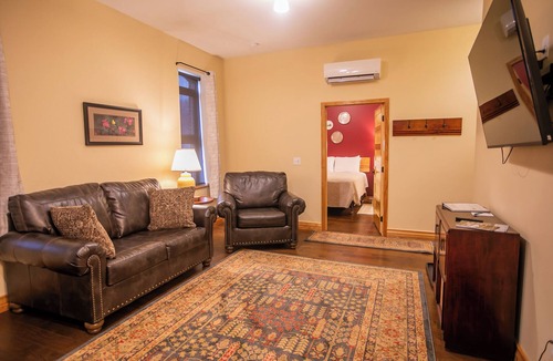 Elkader Bed & Breakfast | Clocktower Queen Suite
