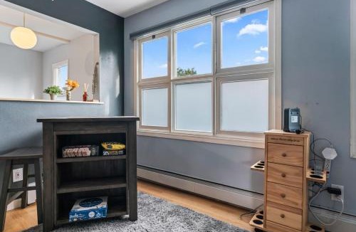 Spenard House | Close To Airport - Shared Space - Fast WI-FI