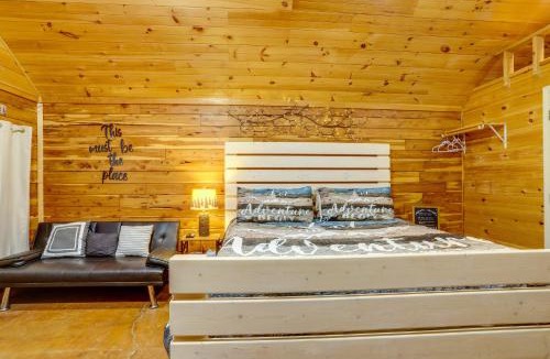 Newnata Apartment | Close to Blanchard Caverns! Nature-Centric Cabin