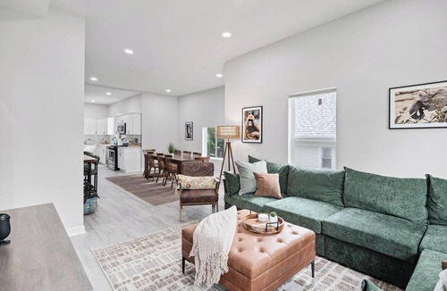 Omaha House | Close to Everything Omaha - Spacious 5BR Retreat