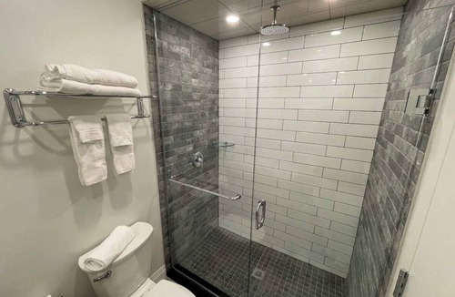 Grand Bend Hotel | Coastal Suites