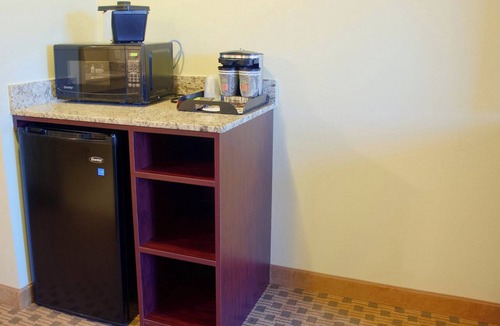 Winterset Hotel | Cobblestone Inn & Suites - Winterset, IA