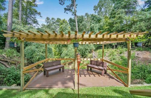 Cape Royale House | Coldspring Cottage < 1 Mi to Lake Livingston!
