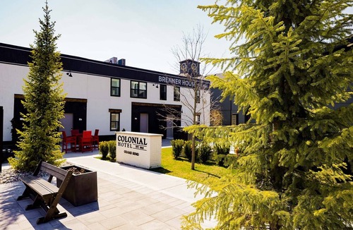 Grand Bend Hotel | Colonial Hotel & Suites - Standard King
