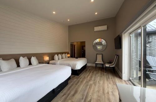 Grand Bend Hotel | Colonial Hotel & Suites