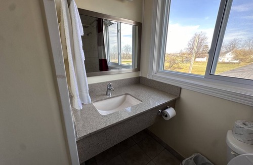 Balderson Hotel | Colonial House Motor Inn