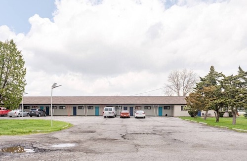 Riverview Apartment | Comfortable Brownstown Stay – Queen Bed and Private Bath