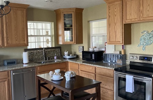 Lake Hamilton Apartment | Come and enjoy this 2 bedroom apartment on lake Hamilton ! Sit outside on deck
