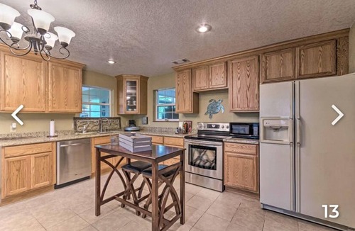 Lake Hamilton Apartment | Come and enjoy this 2 bedroom apartment on lake Hamilton ! Sit outside on deck
