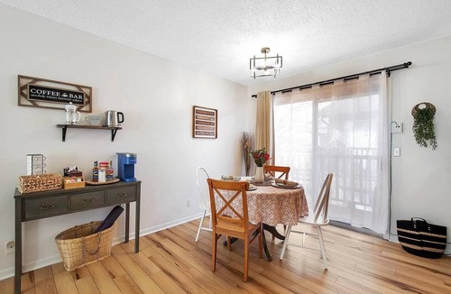 Wichita Apartment | Come stay with us at this modern 2, bed 1 bath apartment located in West Wichita