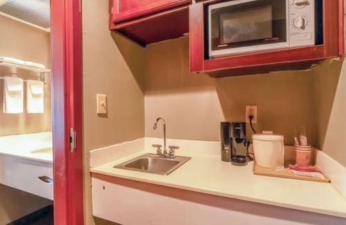 Jonesboro Hotel | Comfort & Convenience off I-555: Near ASU, Shopping & Craighead Forest | 3 Units