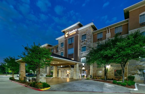 Central Arlington Hotel | Comfort Suites Arlington - Entertainment District